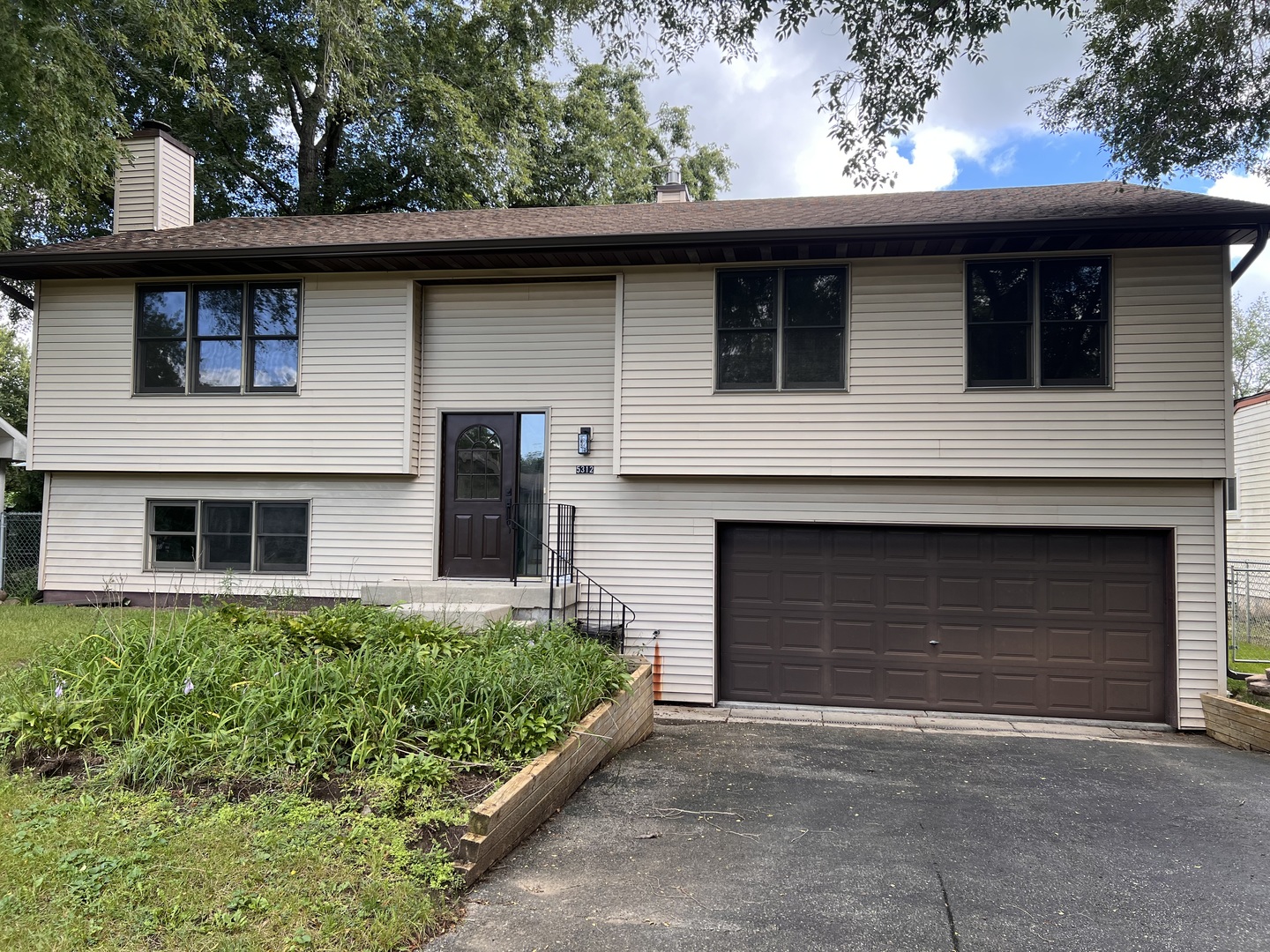 5312 W Lake Shore Drive Property Photo 1