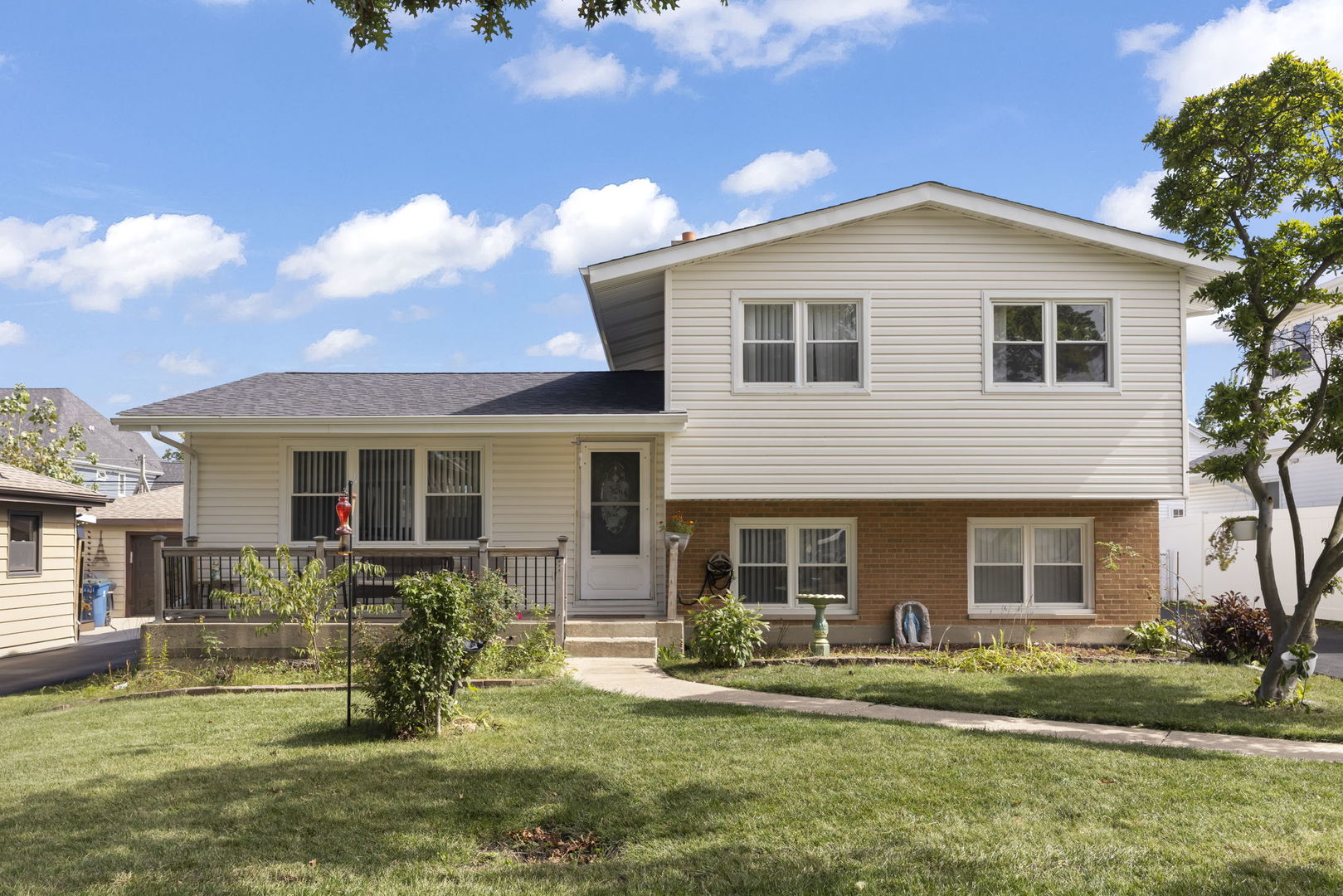 639 N Indiana Street Property Photo 1