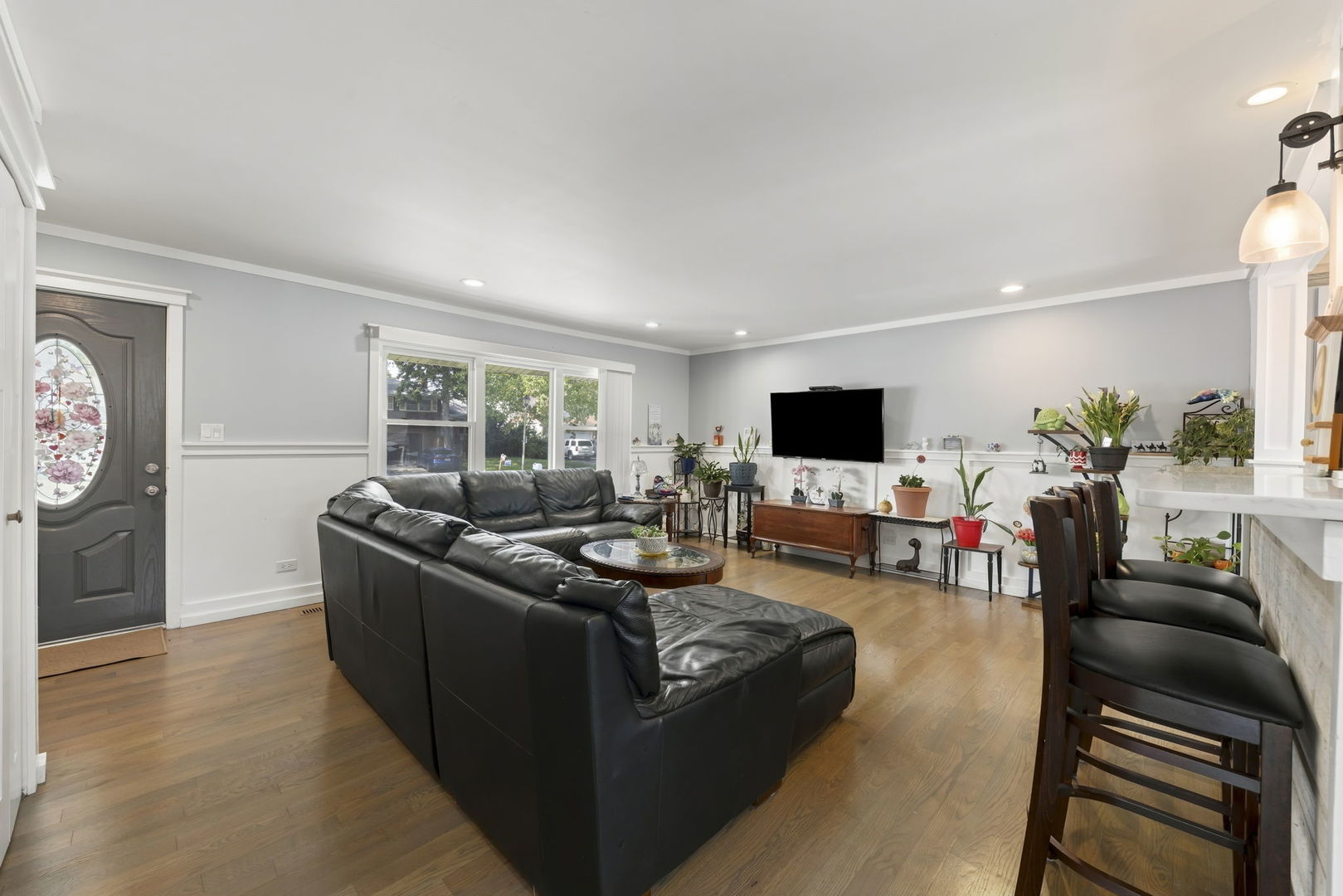 639 N Indiana Street Property Photo 2
