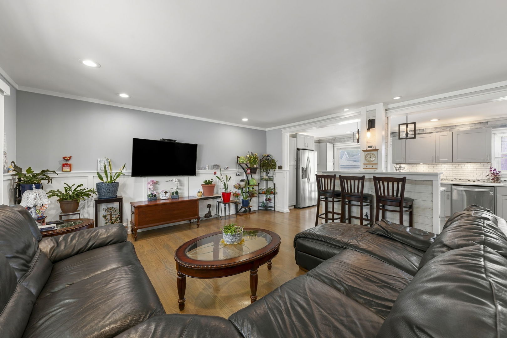 639 N Indiana Street Property Photo 3