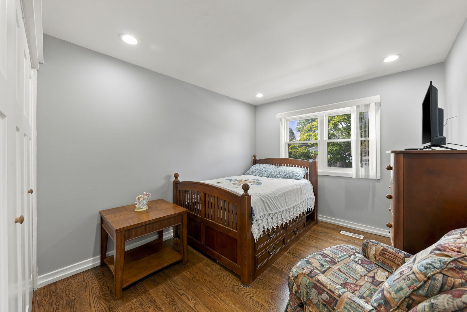 639 N Indiana Street Property Photo 15