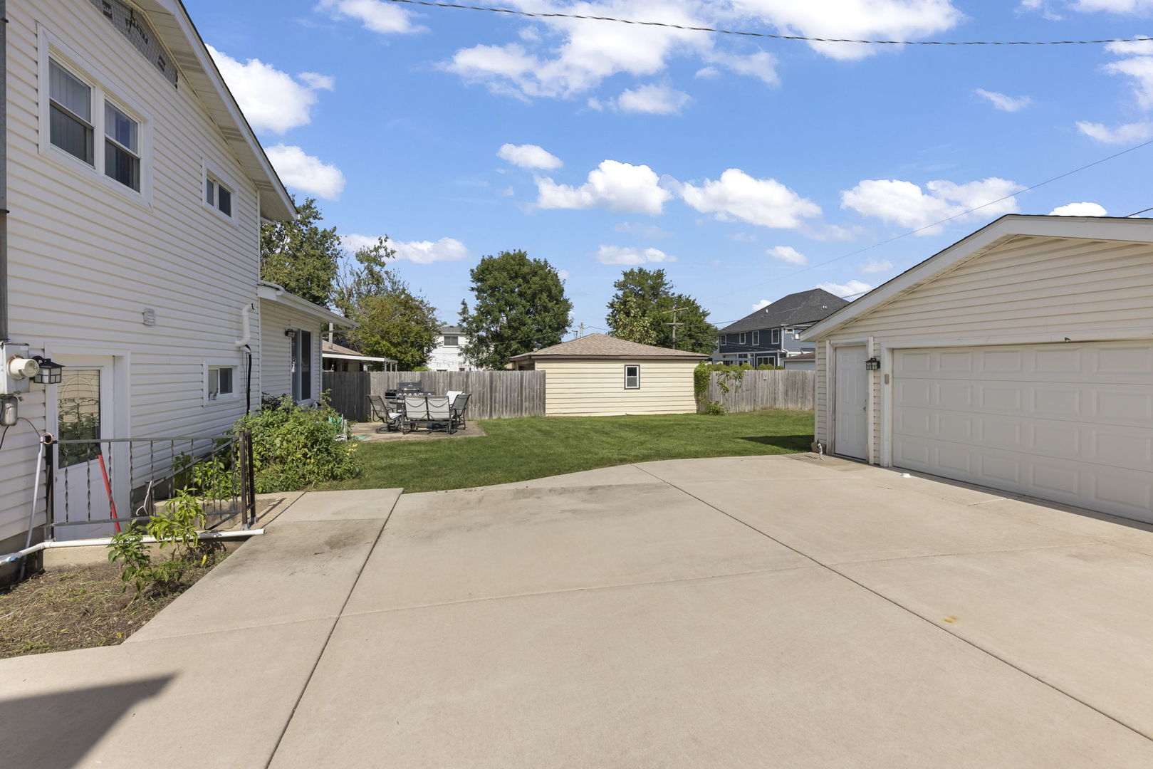 639 N Indiana Street Property Photo 22