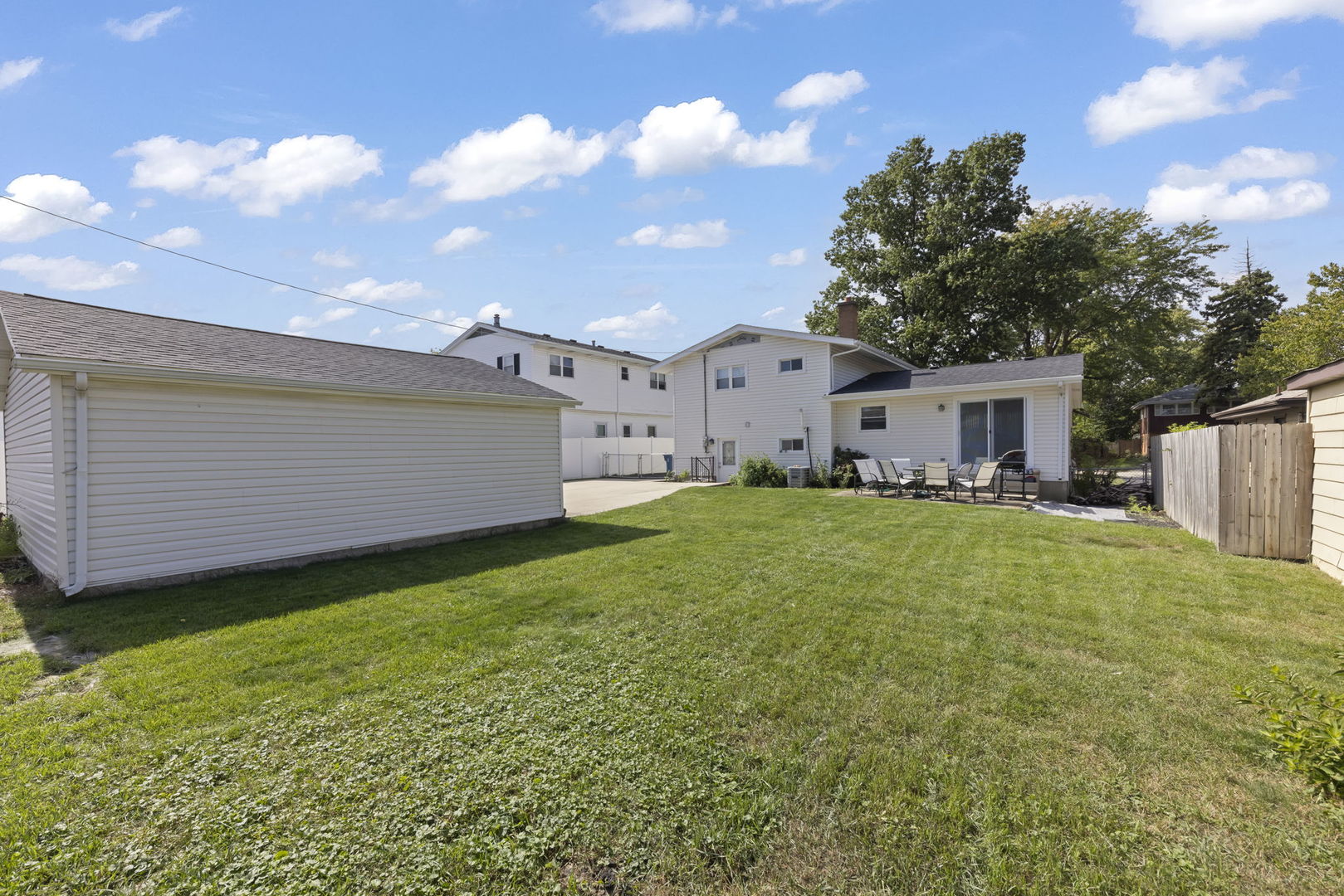 639 N Indiana Street Property Photo 23