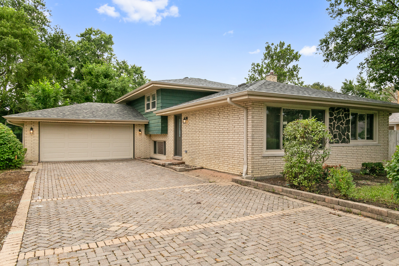 6833 W 127th Street Property Photo 1