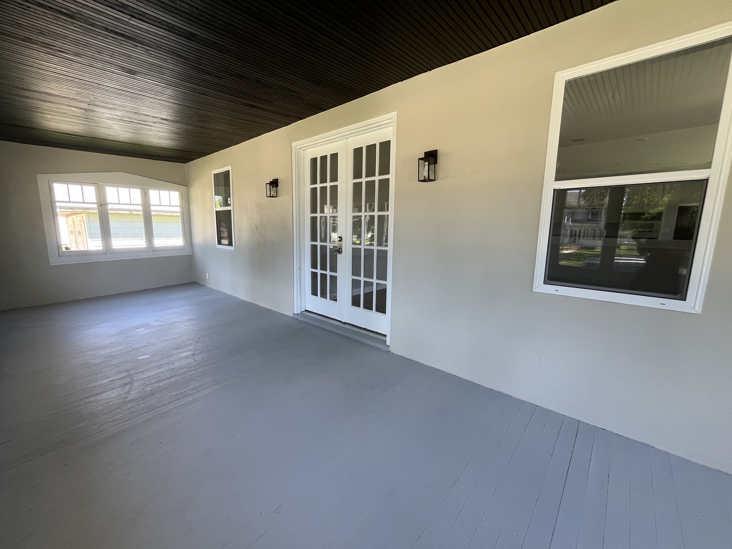 112 E South Street Property Photo 2