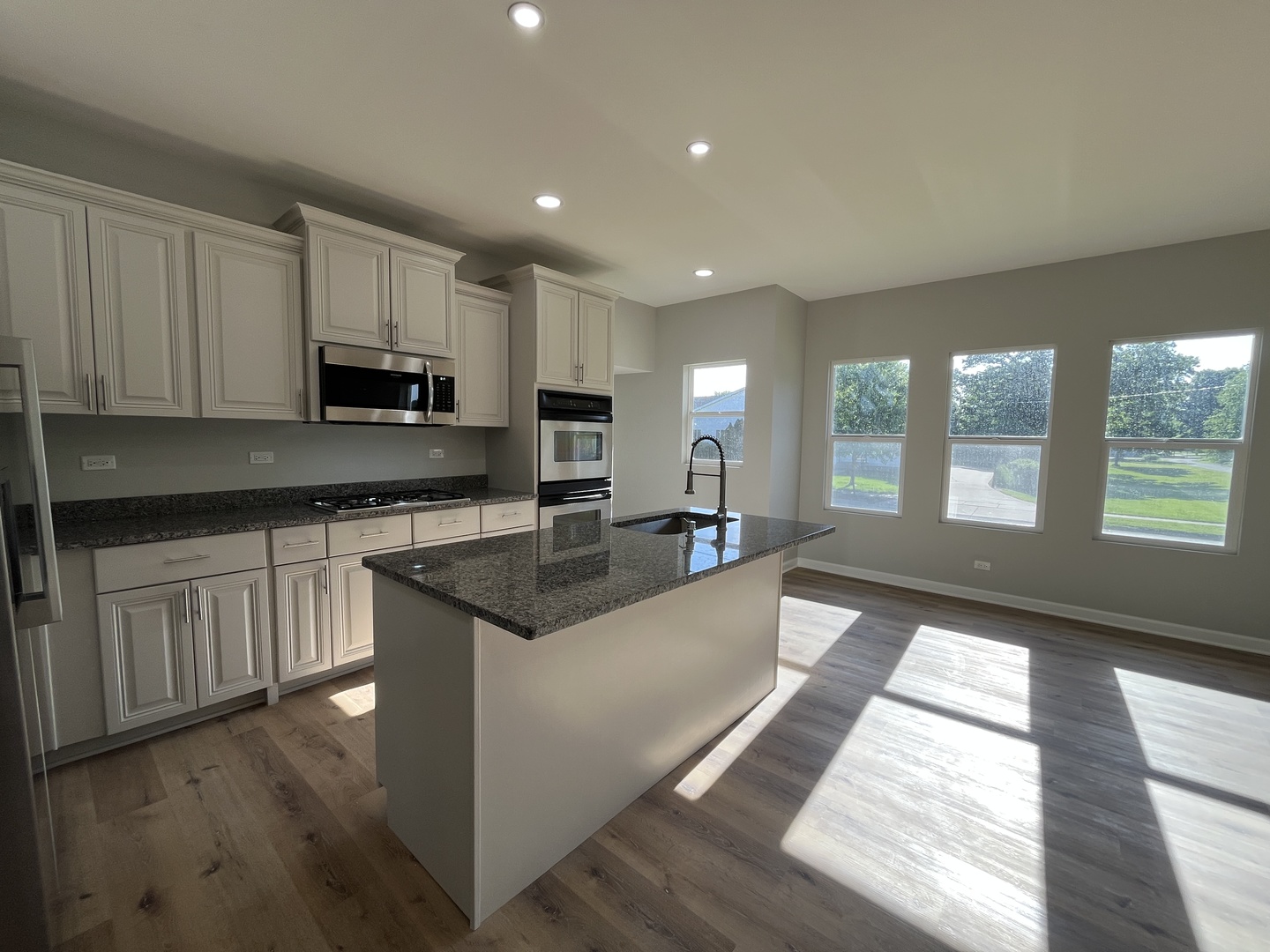 112 E South Street Property Photo 3
