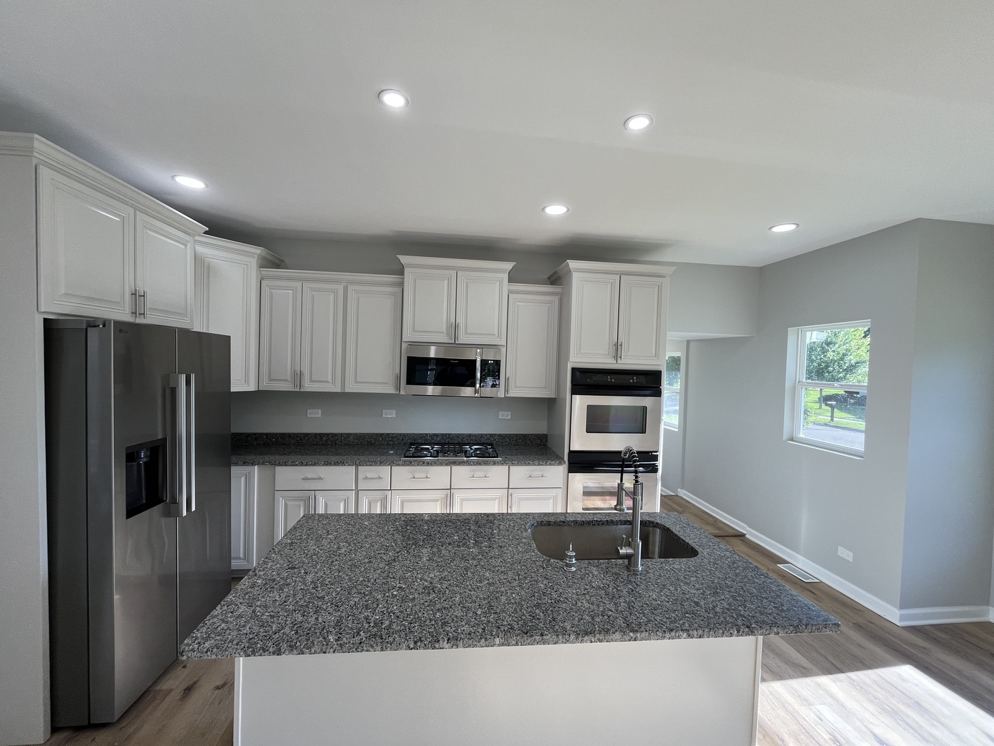 112 E South Street Property Photo 4