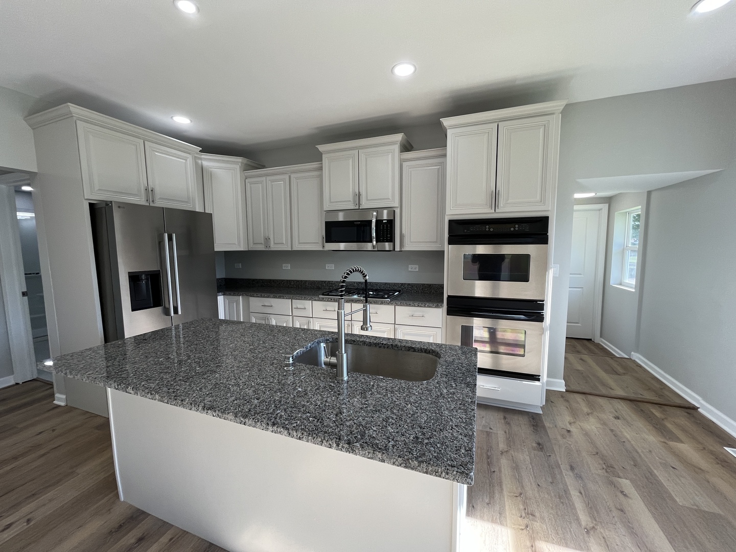 112 E South Street Property Photo 5