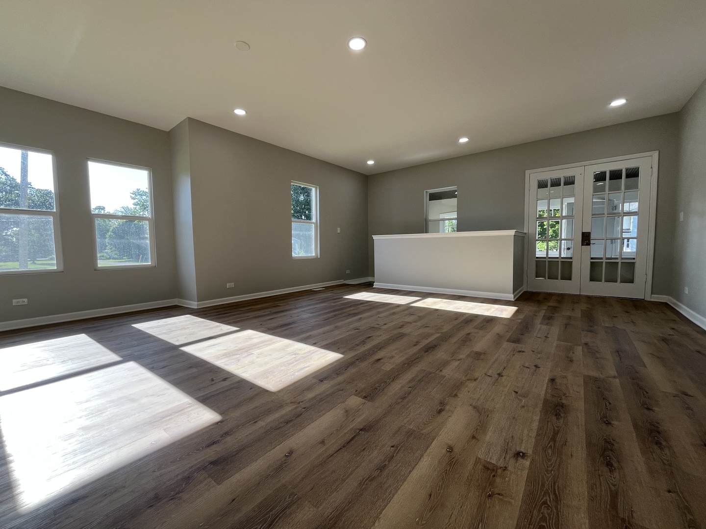 112 E South Street Property Photo 8