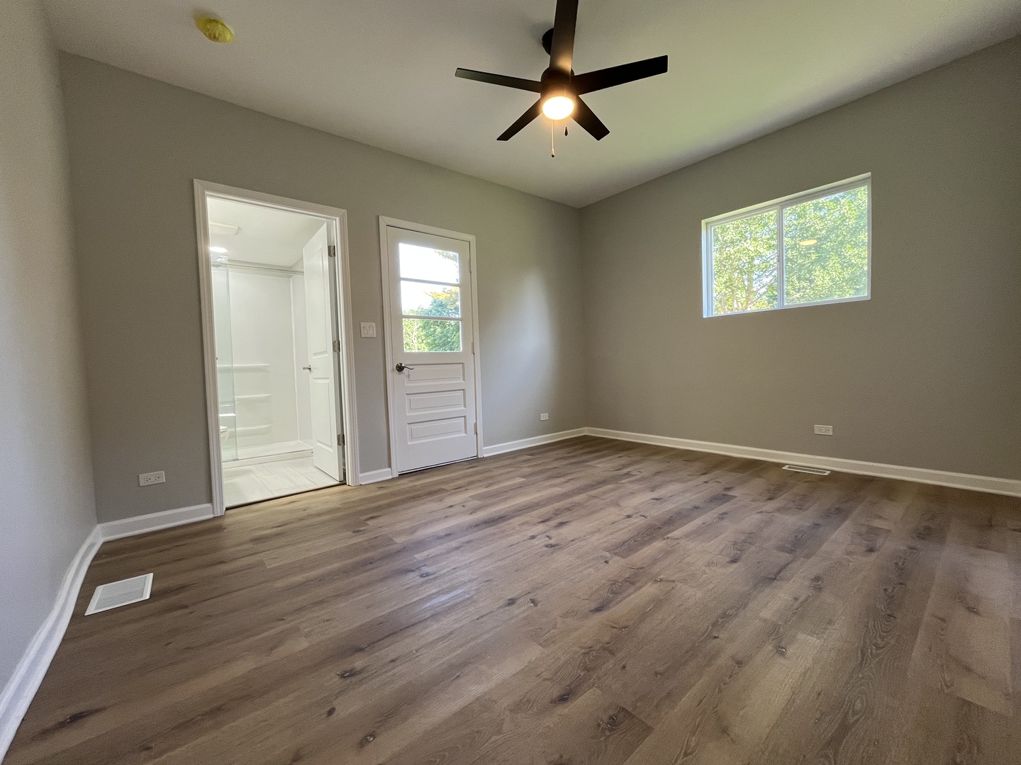112 E South Street Property Photo 9