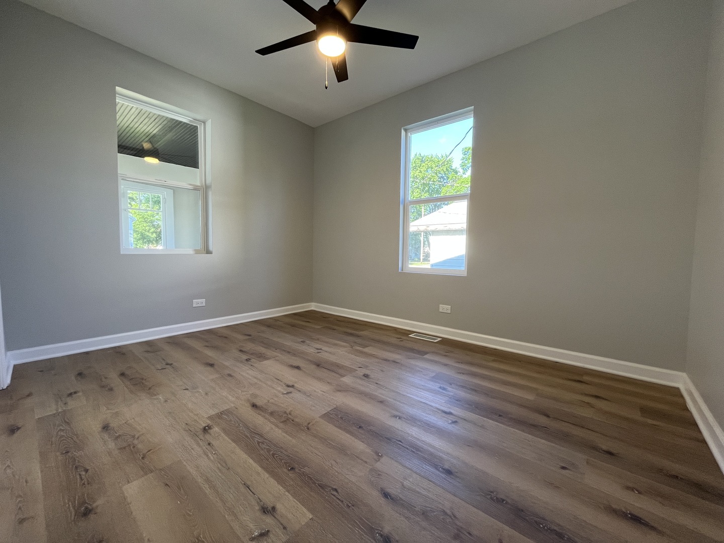 112 E South Street Property Photo 16