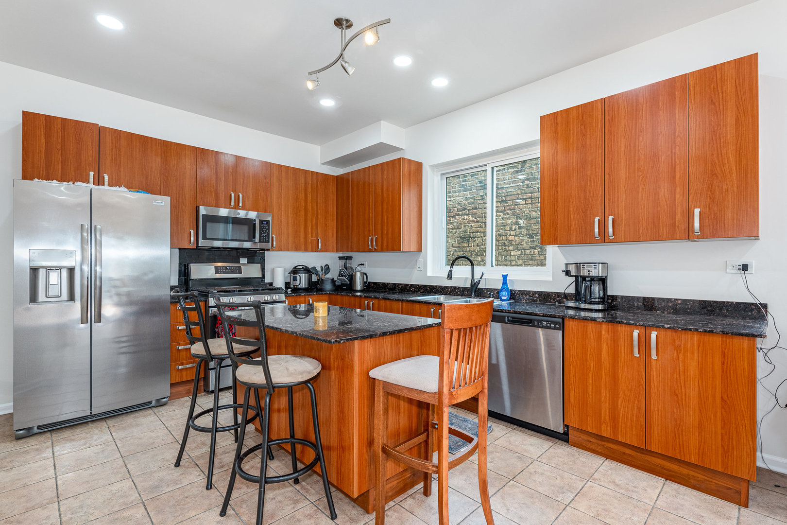 4850 S Champlain Avenue 2n Property Photo 6