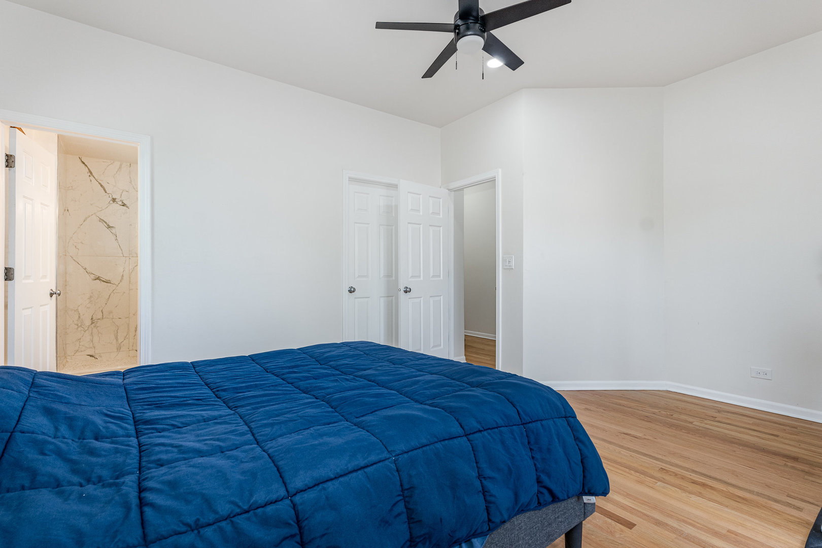 4850 S Champlain Avenue 2n Property Photo 9