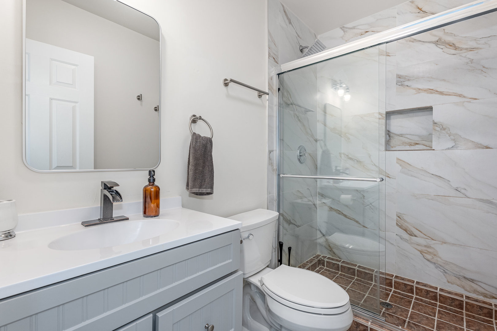 4850 S Champlain Avenue 2n Property Photo 13