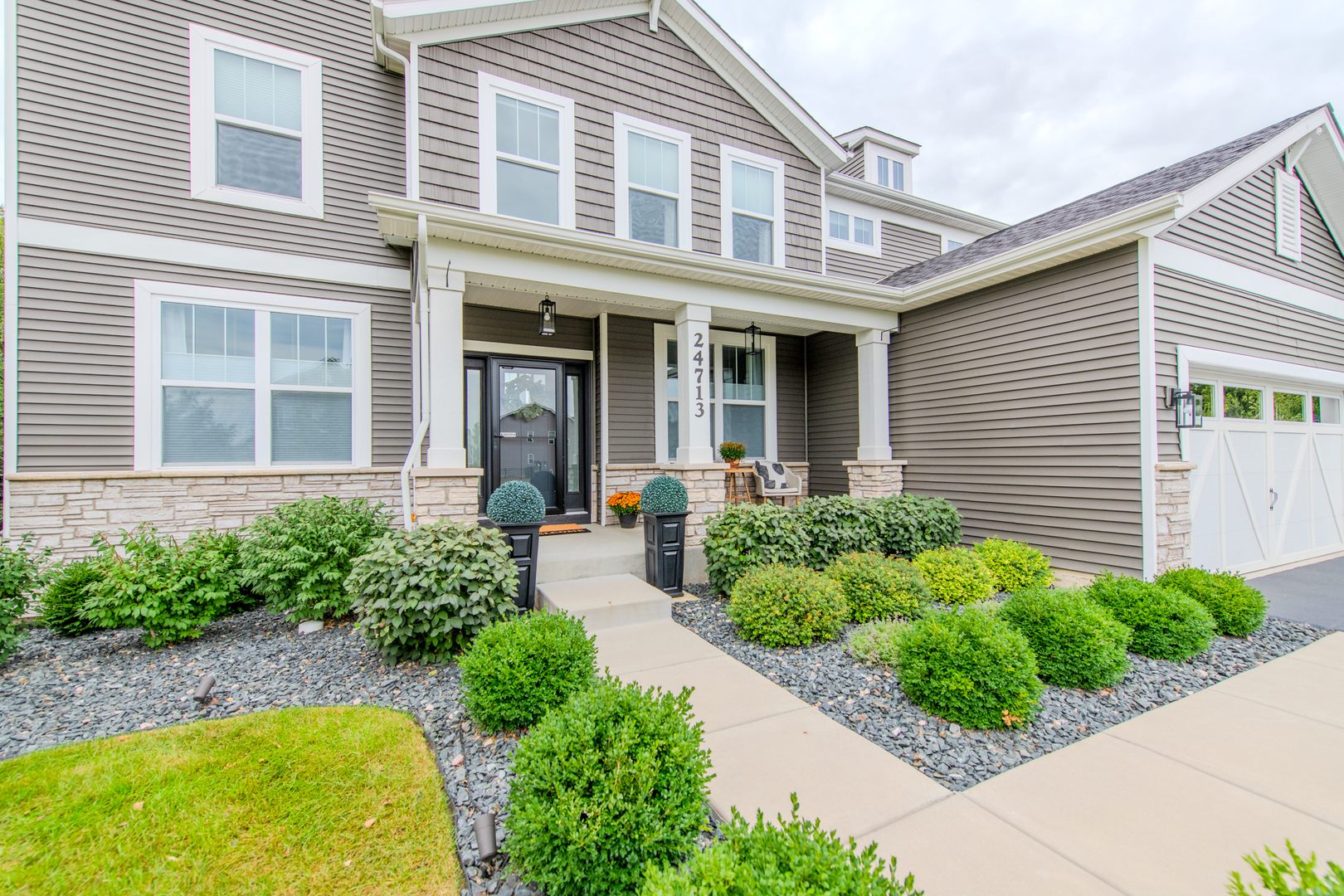 24713 Sleepy Hollow Lane Property Photo 4