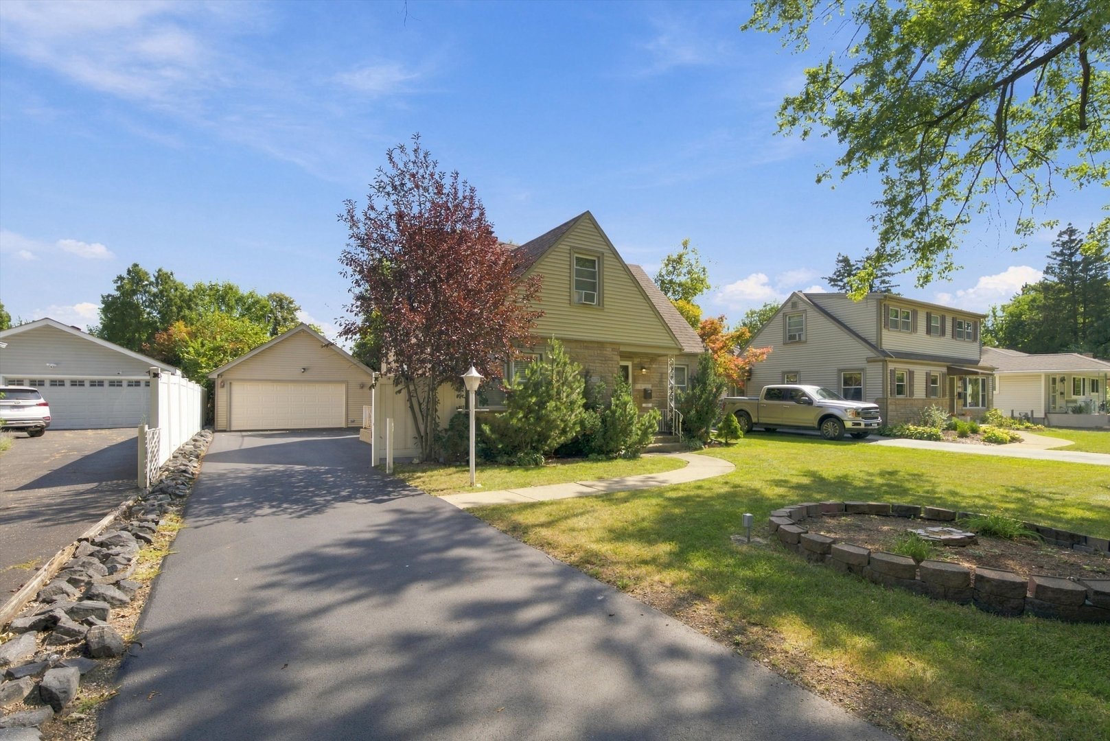 2115 Halsey Drive Property Photo 2