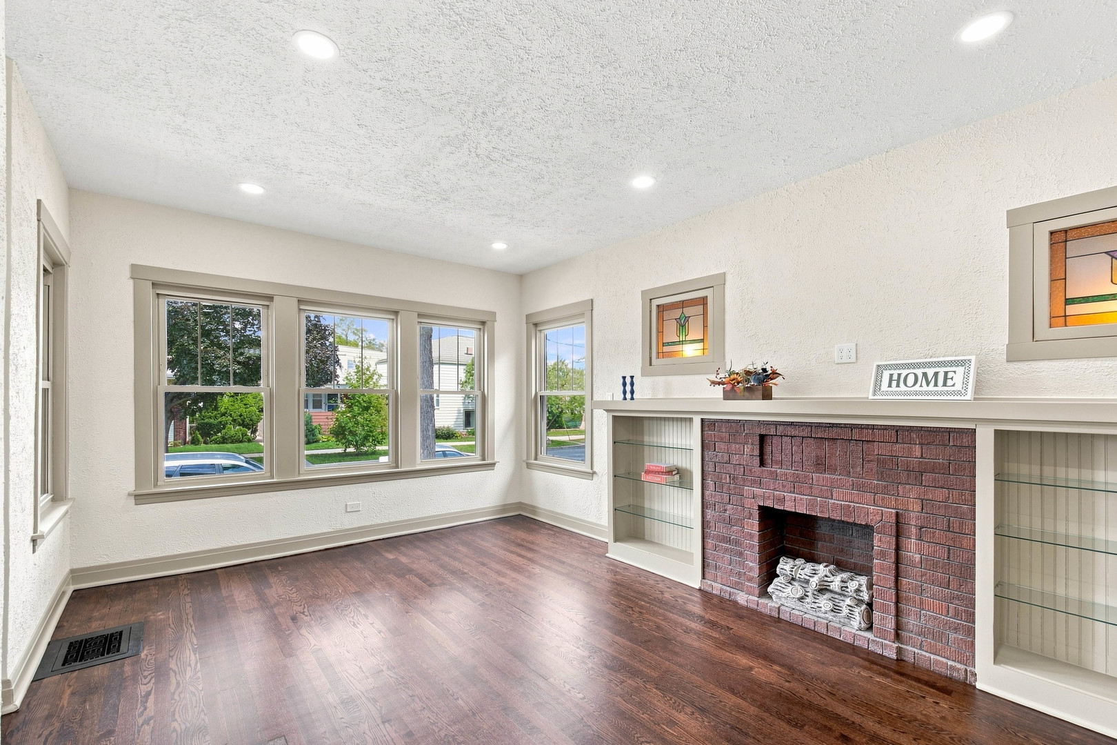 5941 W Waveland Avenue Property Photo 3
