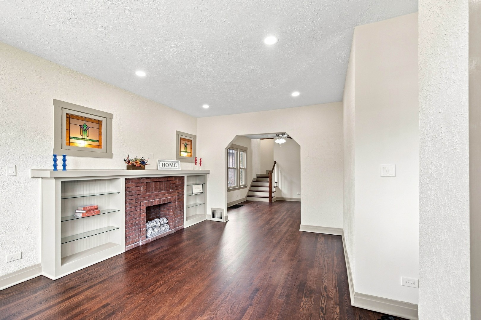 5941 W Waveland Avenue Property Photo 4