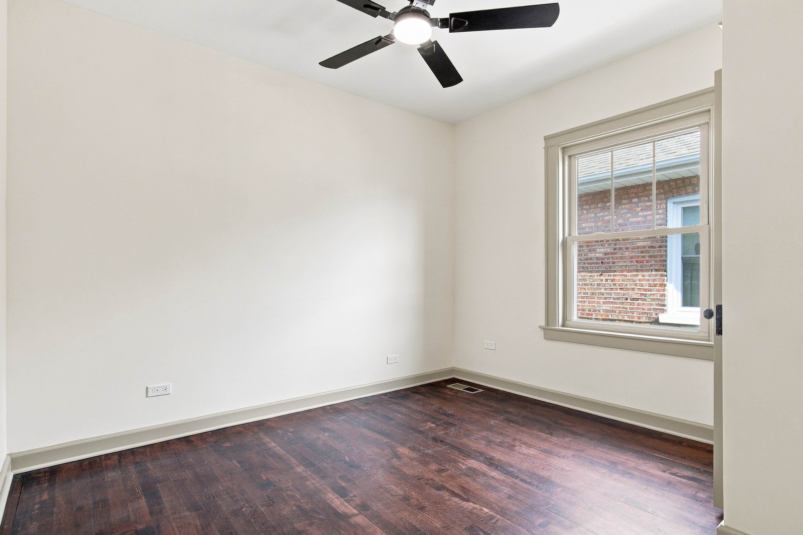 5941 W Waveland Avenue Property Photo 10