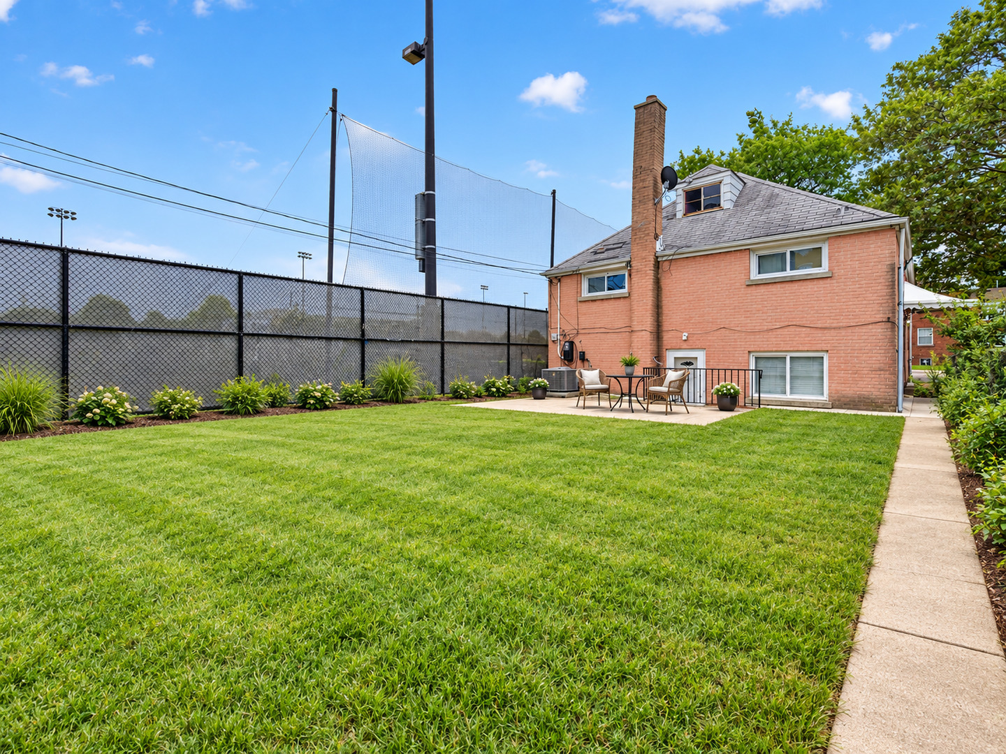 2130 W Highland Avenue Property Photo 9
