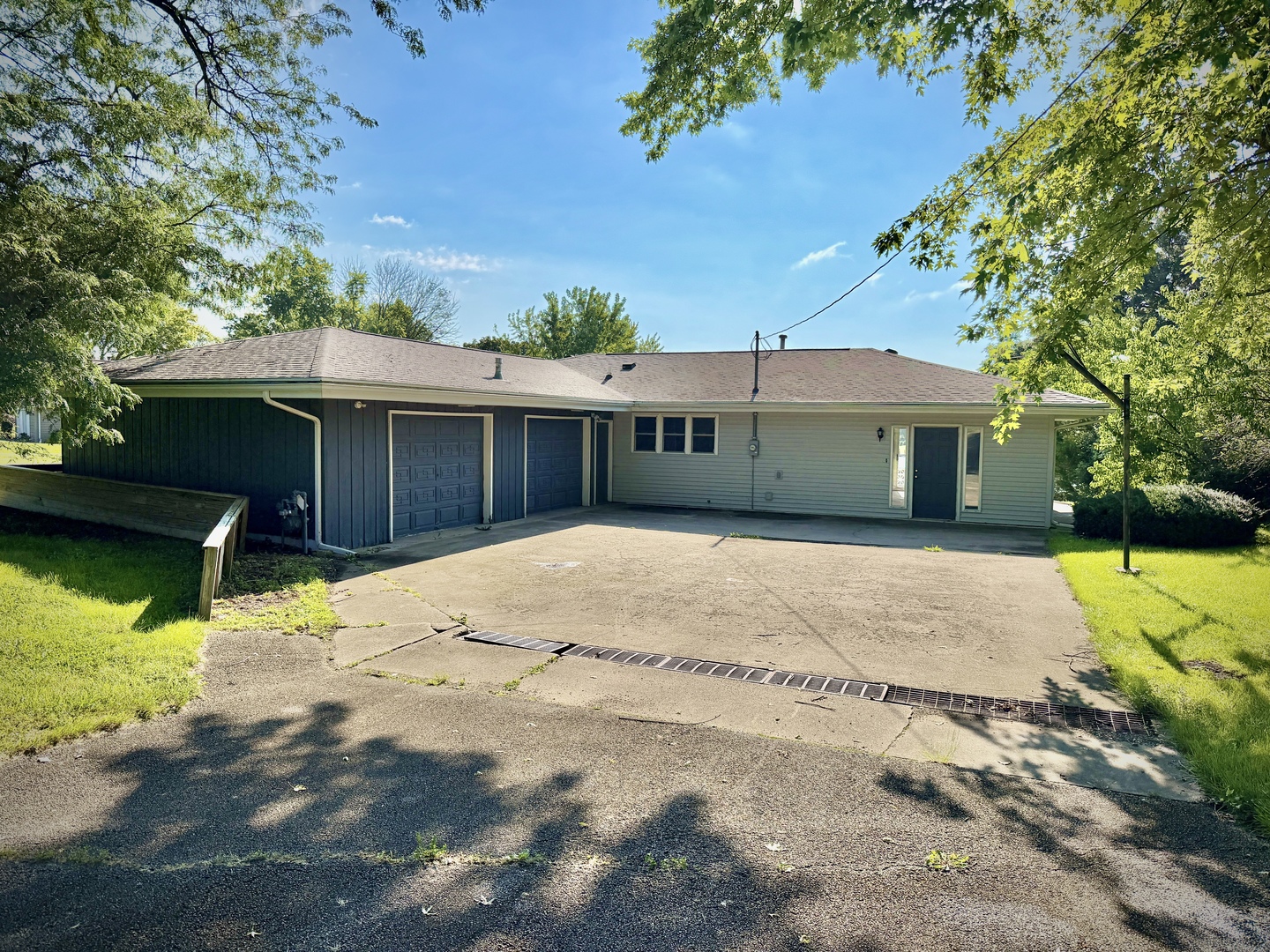1100 Sunset Drive Property Photo 1