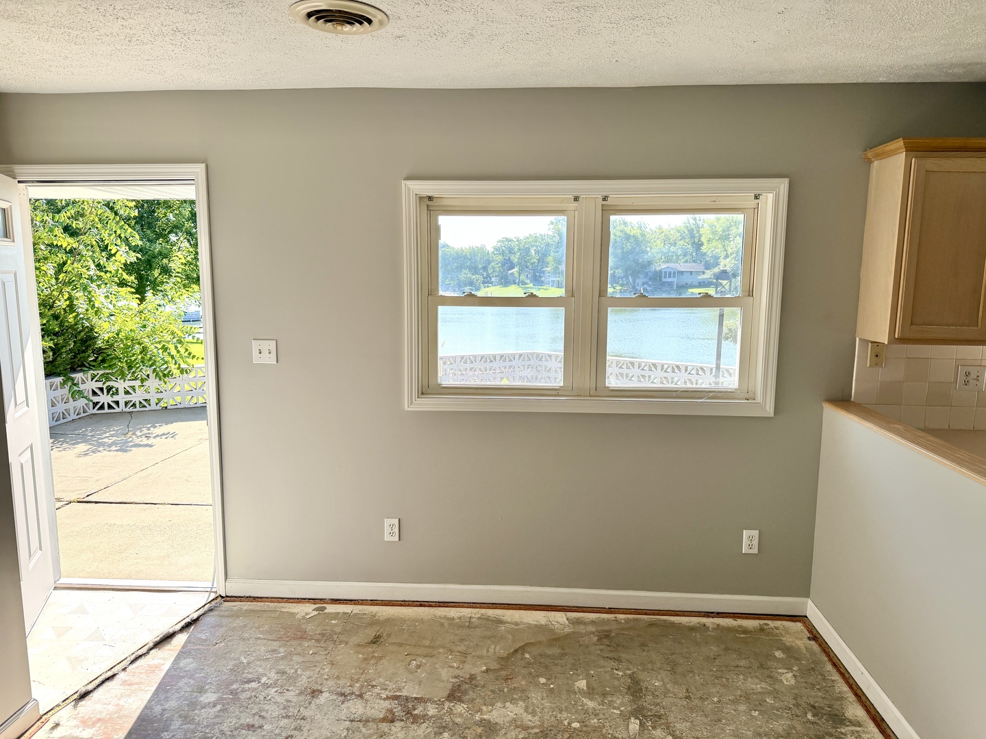 1100 Sunset Drive Property Photo 5