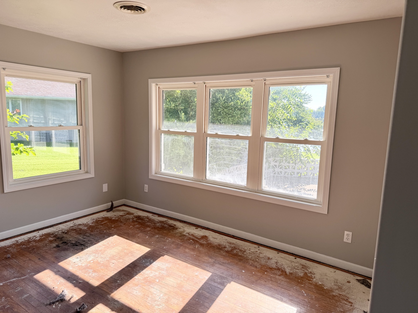 1100 Sunset Drive Property Photo 6