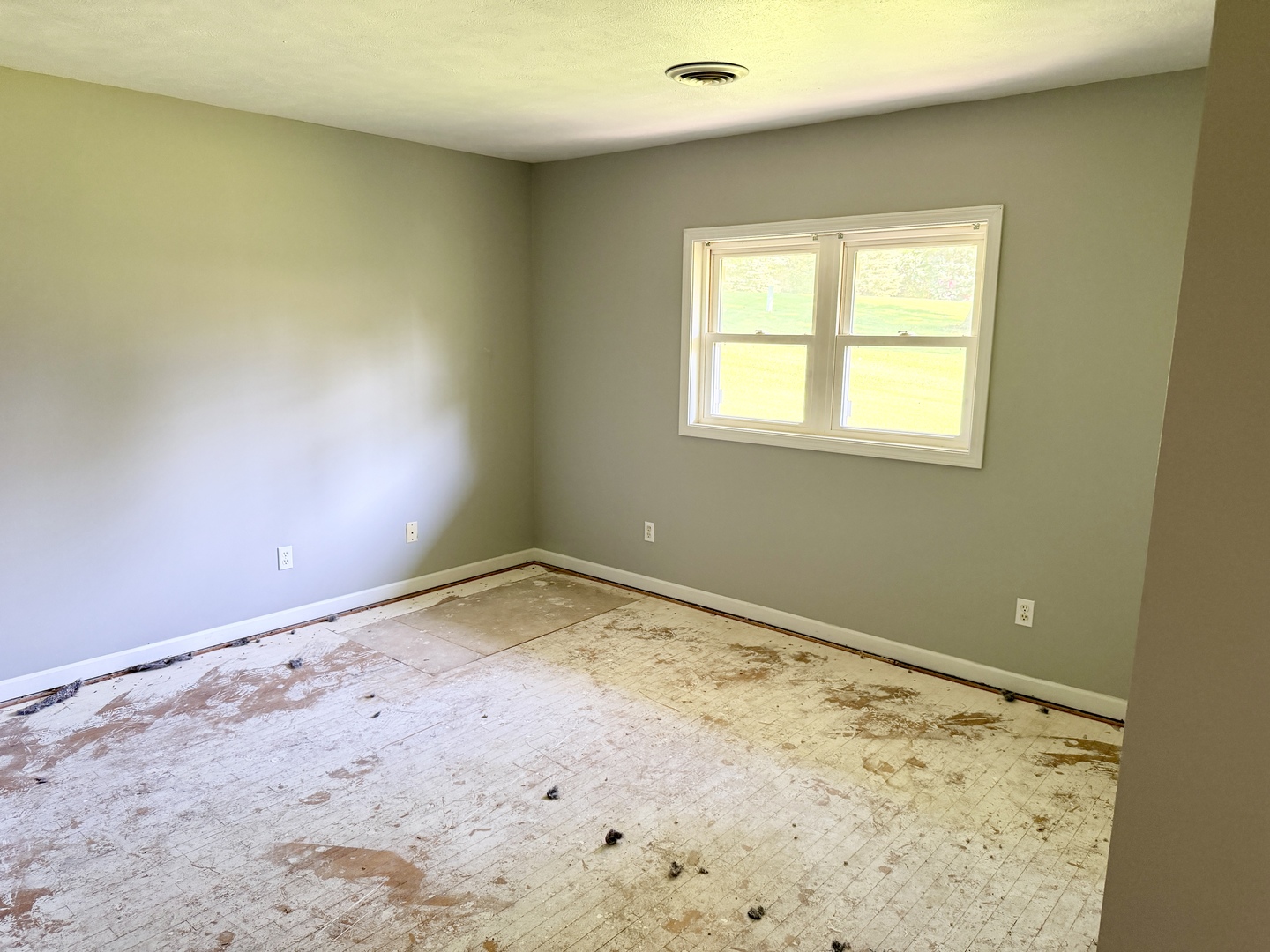 1100 Sunset Drive Property Photo 7