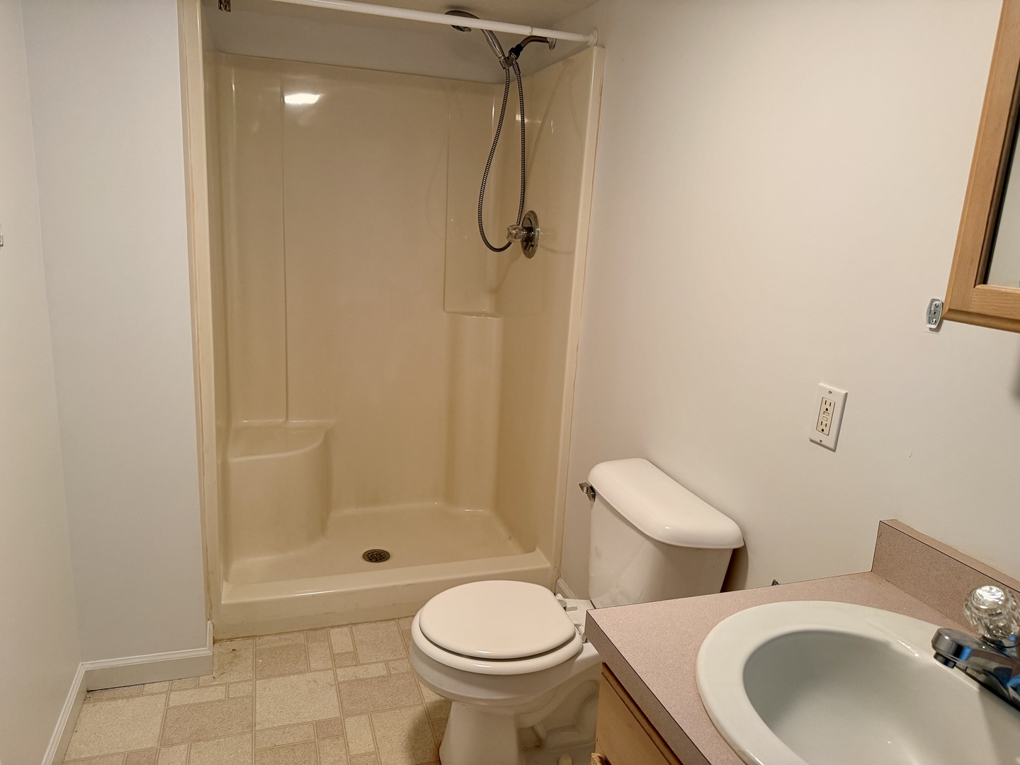 1100 Sunset Drive Property Photo 8