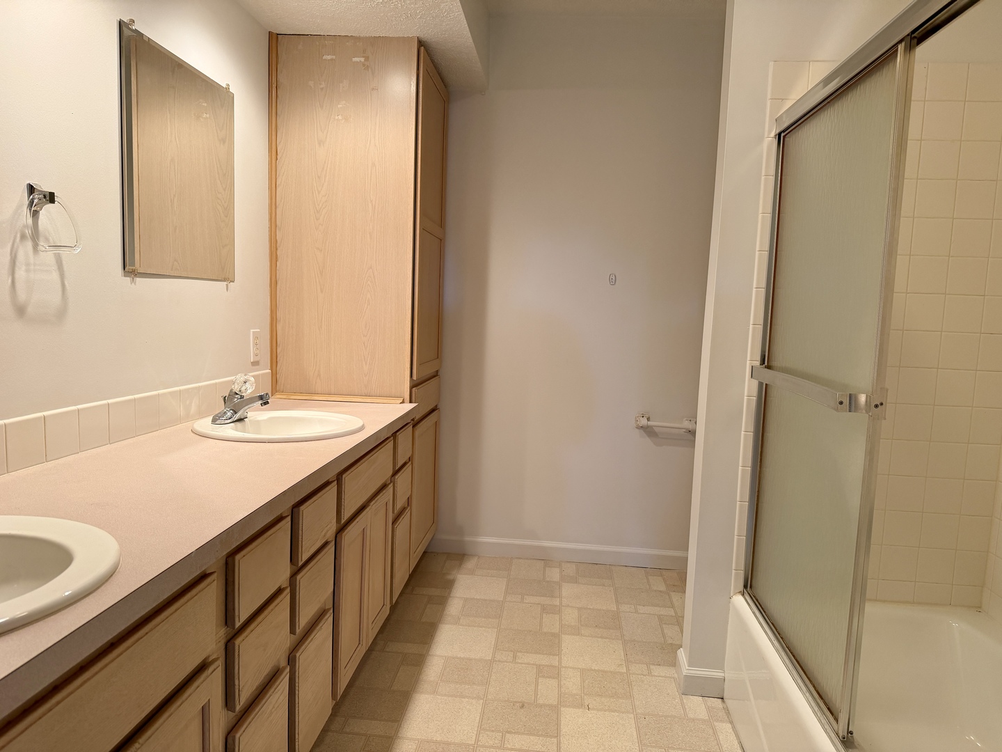 1100 Sunset Drive Property Photo 9