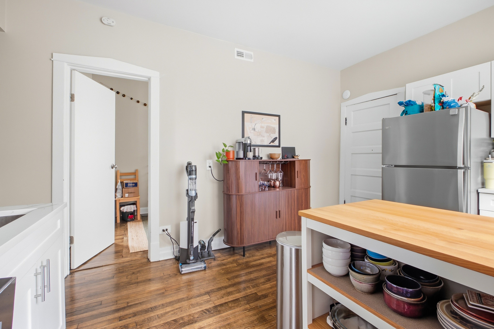 912 N Richmond Street 2f Property Photo 5
