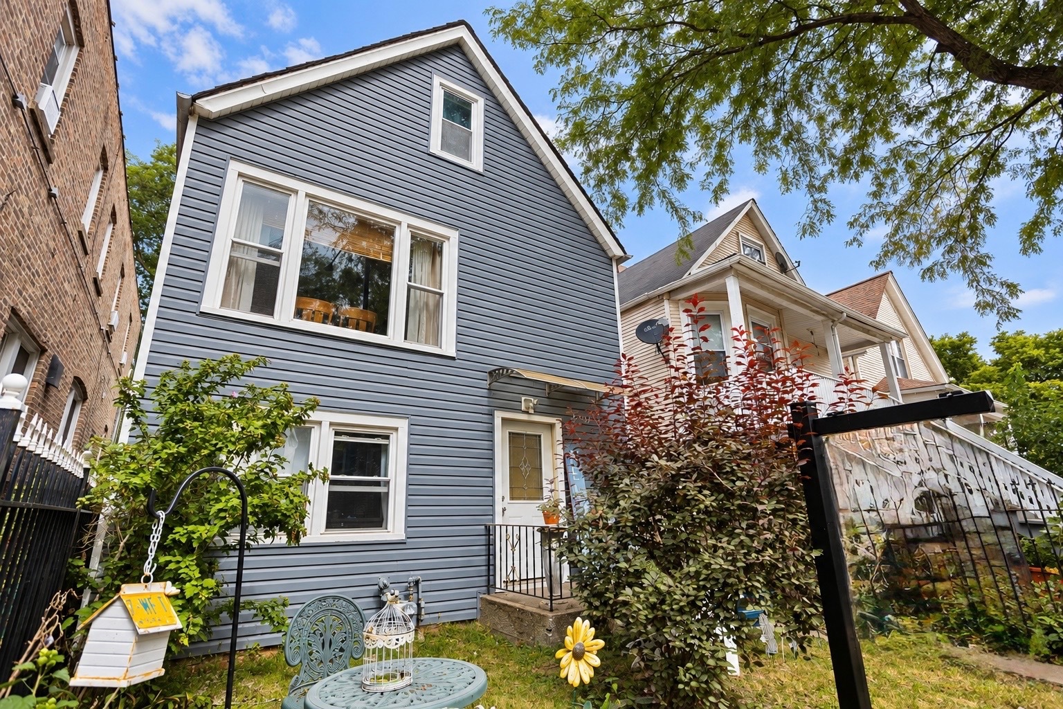 3906 W Montrose Avenue Property Photo 1