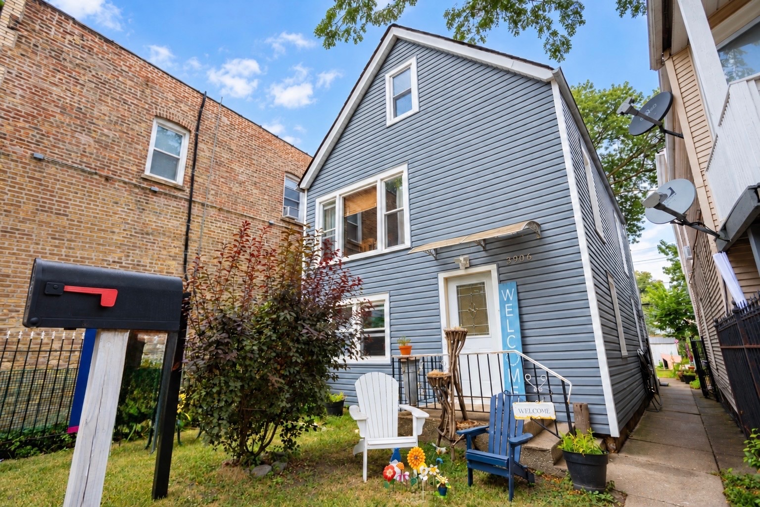 3906 W Montrose Avenue Property Photo 2