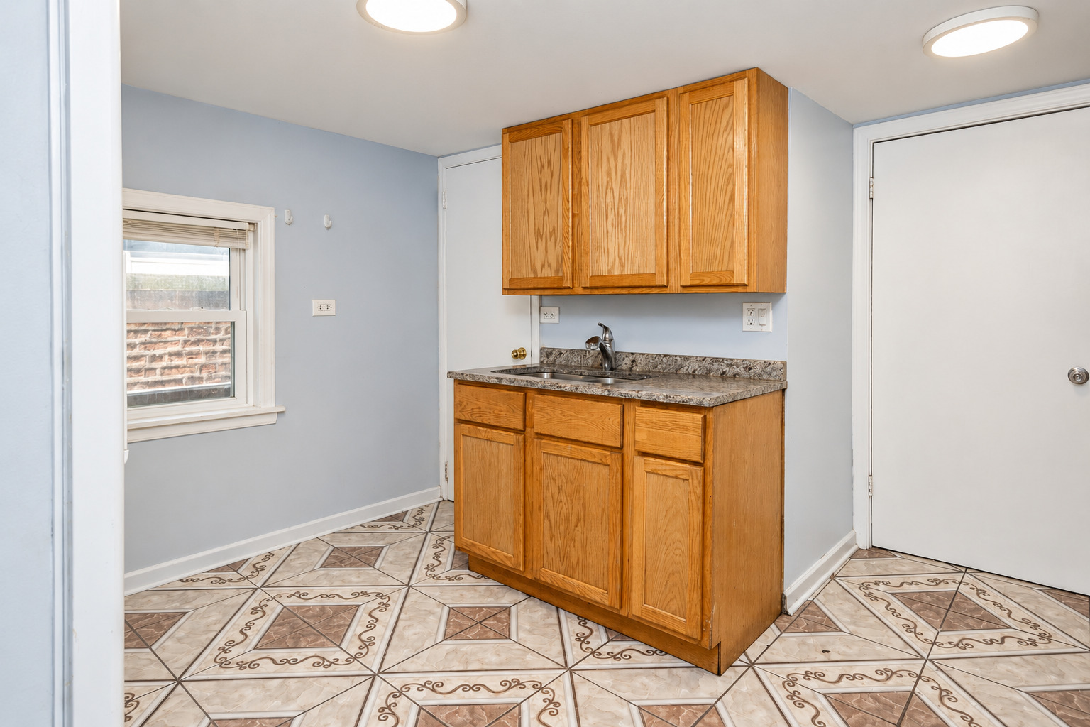 3906 W Montrose Avenue Property Photo 33