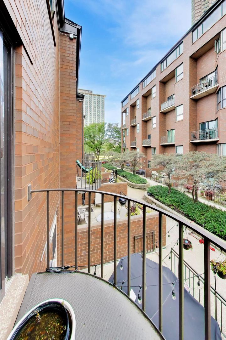 3700 N Lake Shore Drive 104 Property Photo 17