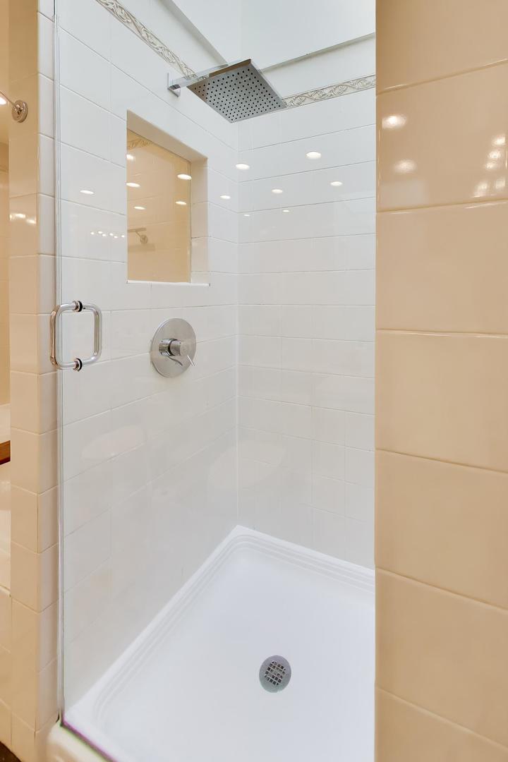 3700 N Lake Shore Drive 104 Property Photo 22