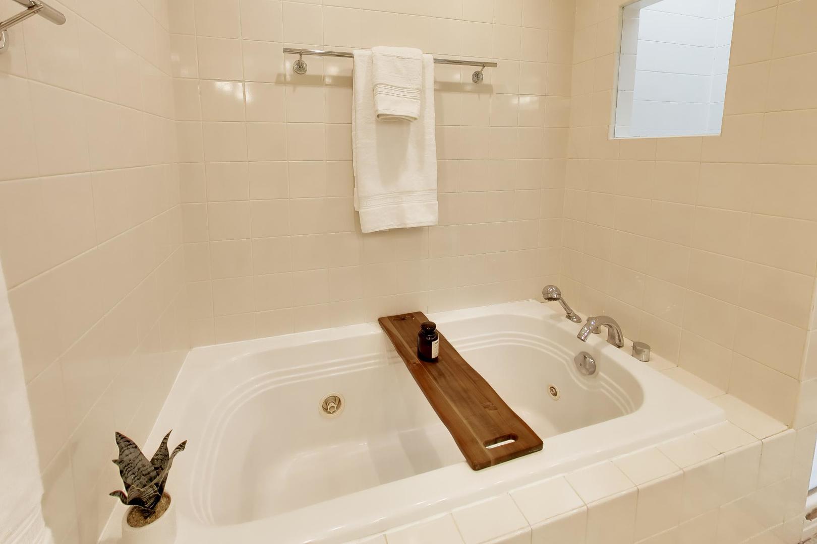 3700 N Lake Shore Drive 104 Property Photo 23