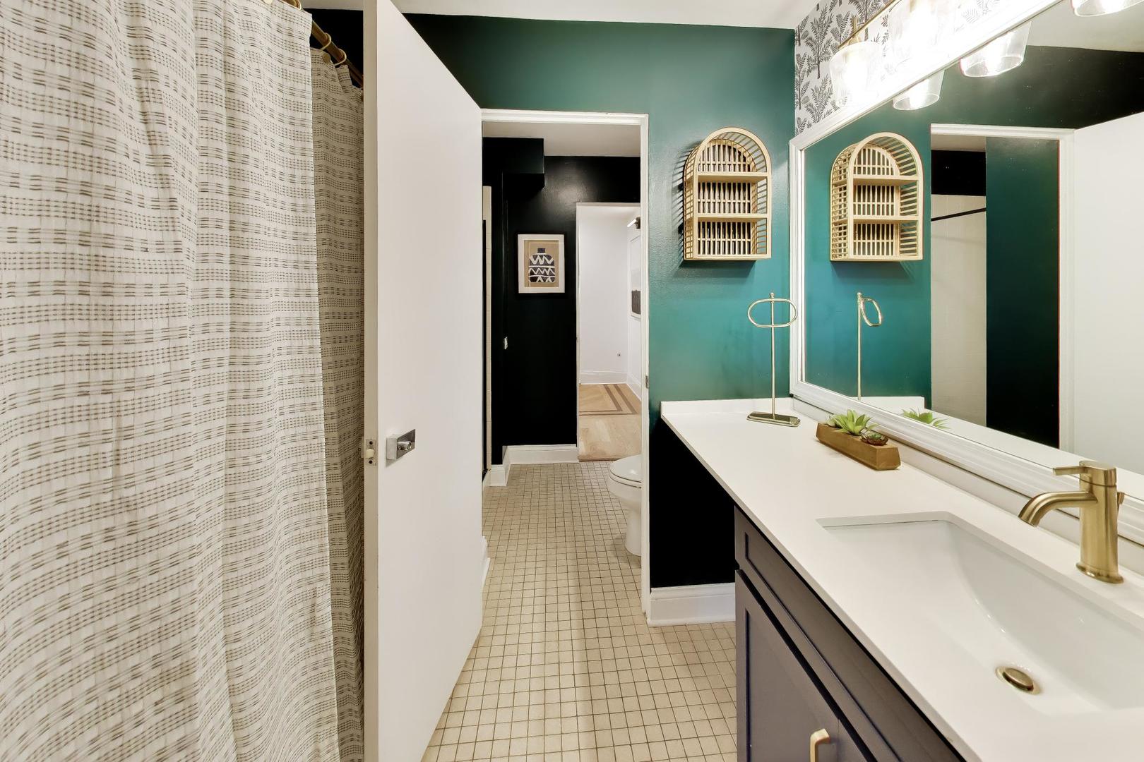 3700 N Lake Shore Drive 104 Property Photo 26