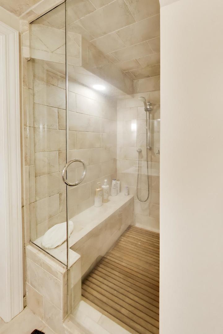 3700 N Lake Shore Drive 104 Property Photo 36