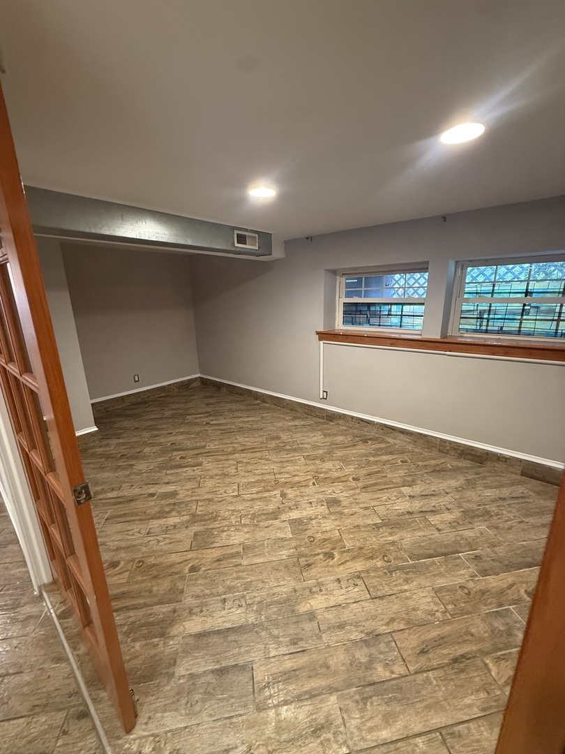 844 N Harding Avenue Basement Property Photo 6