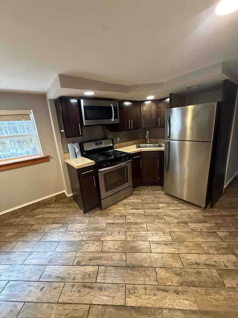 844 N Harding Avenue Basement Property Photo 8