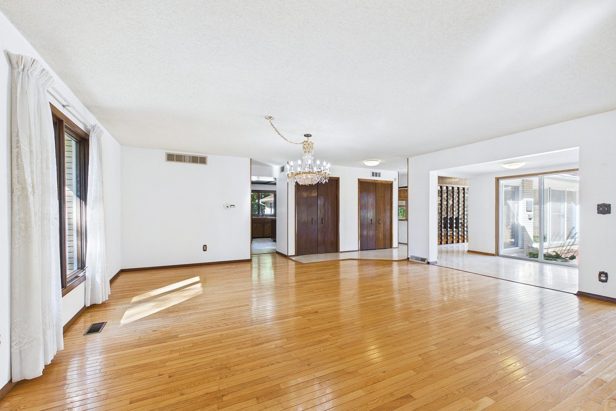 201 Oak Lane Property Photo 6