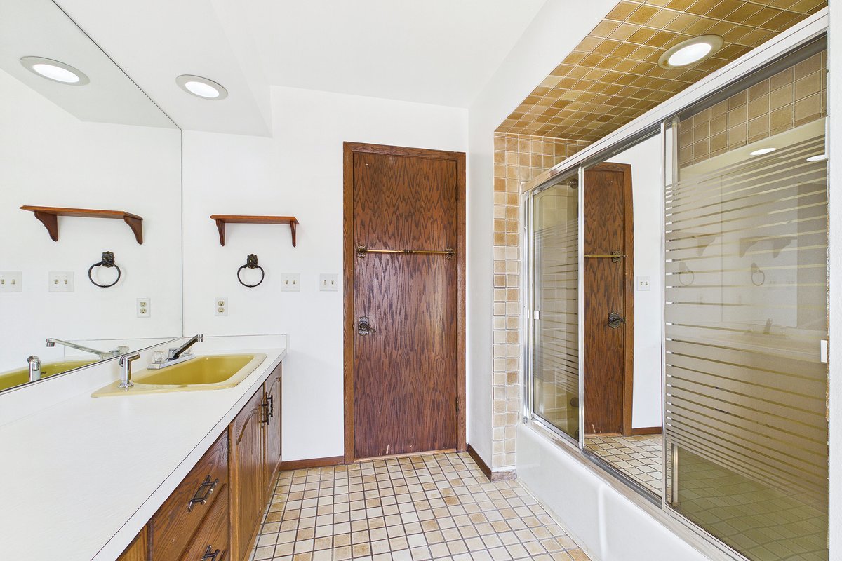 201 Oak Lane Property Photo 24