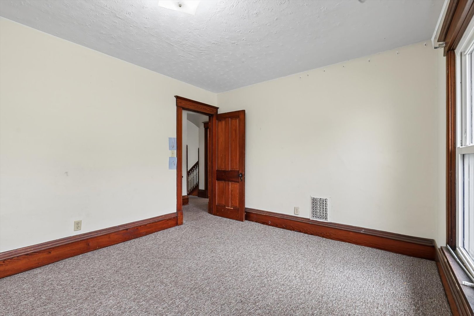 311 E Pells Street Property Photo 4