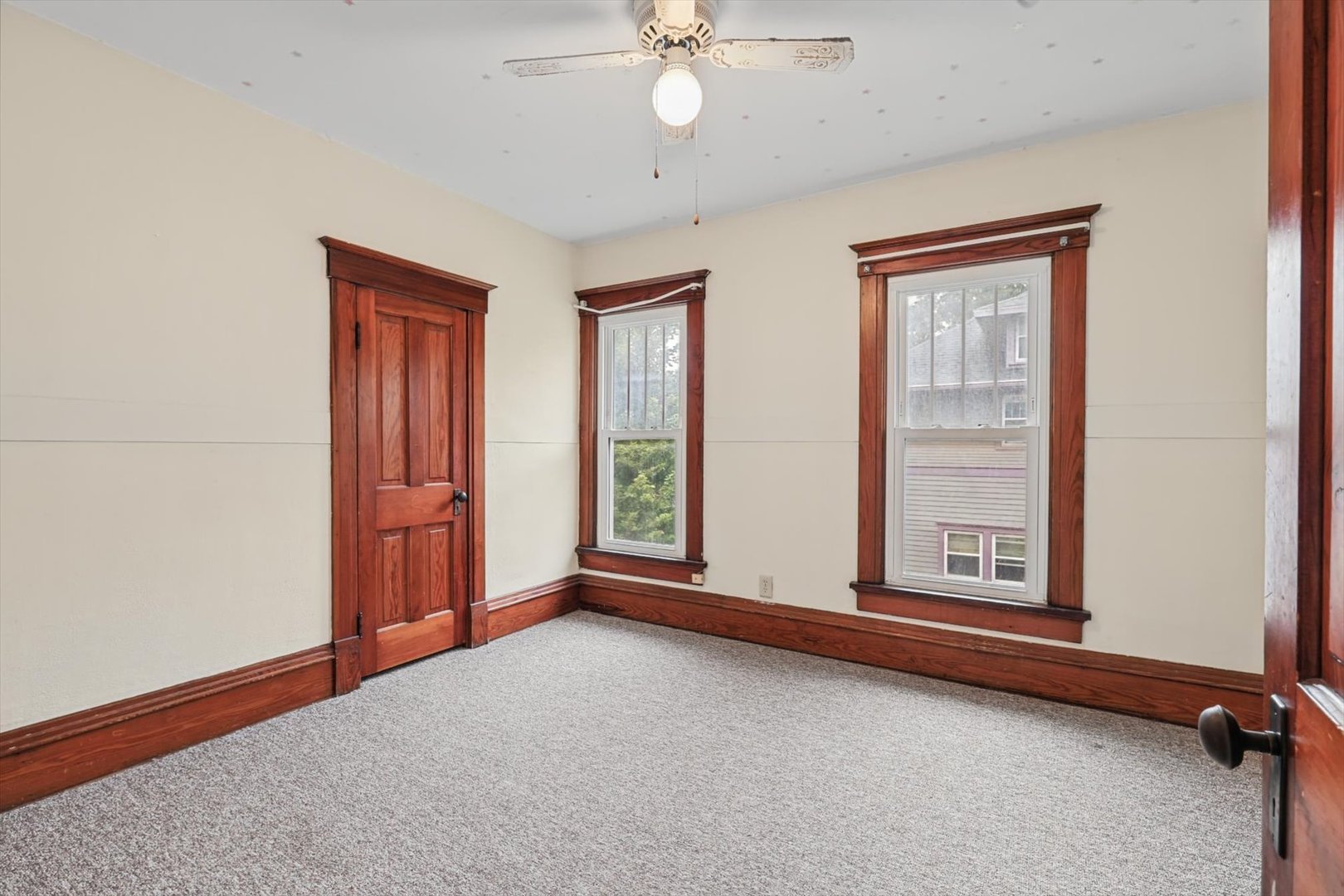 311 E Pells Street Property Photo 5