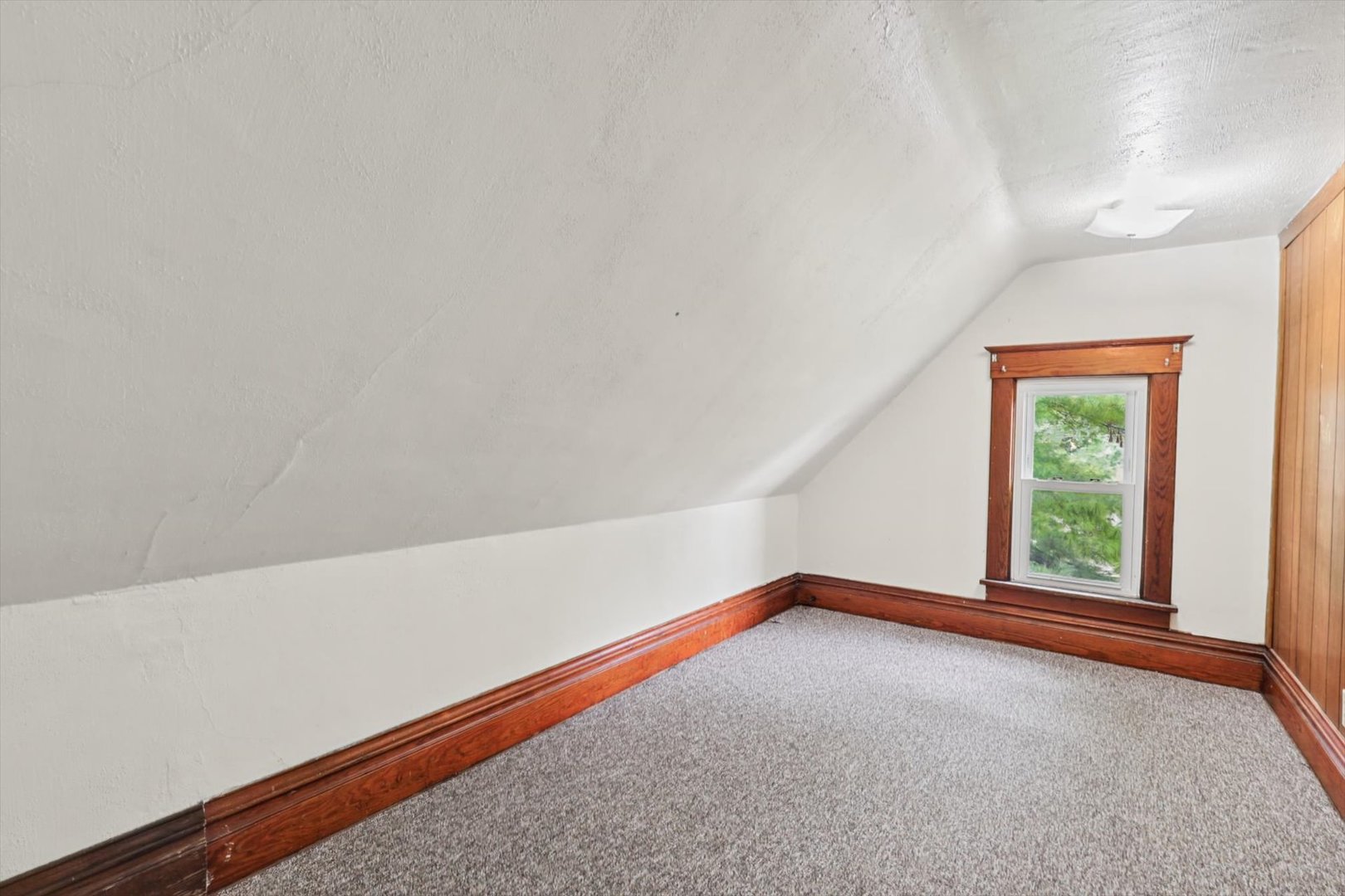 311 E Pells Street Property Photo 8