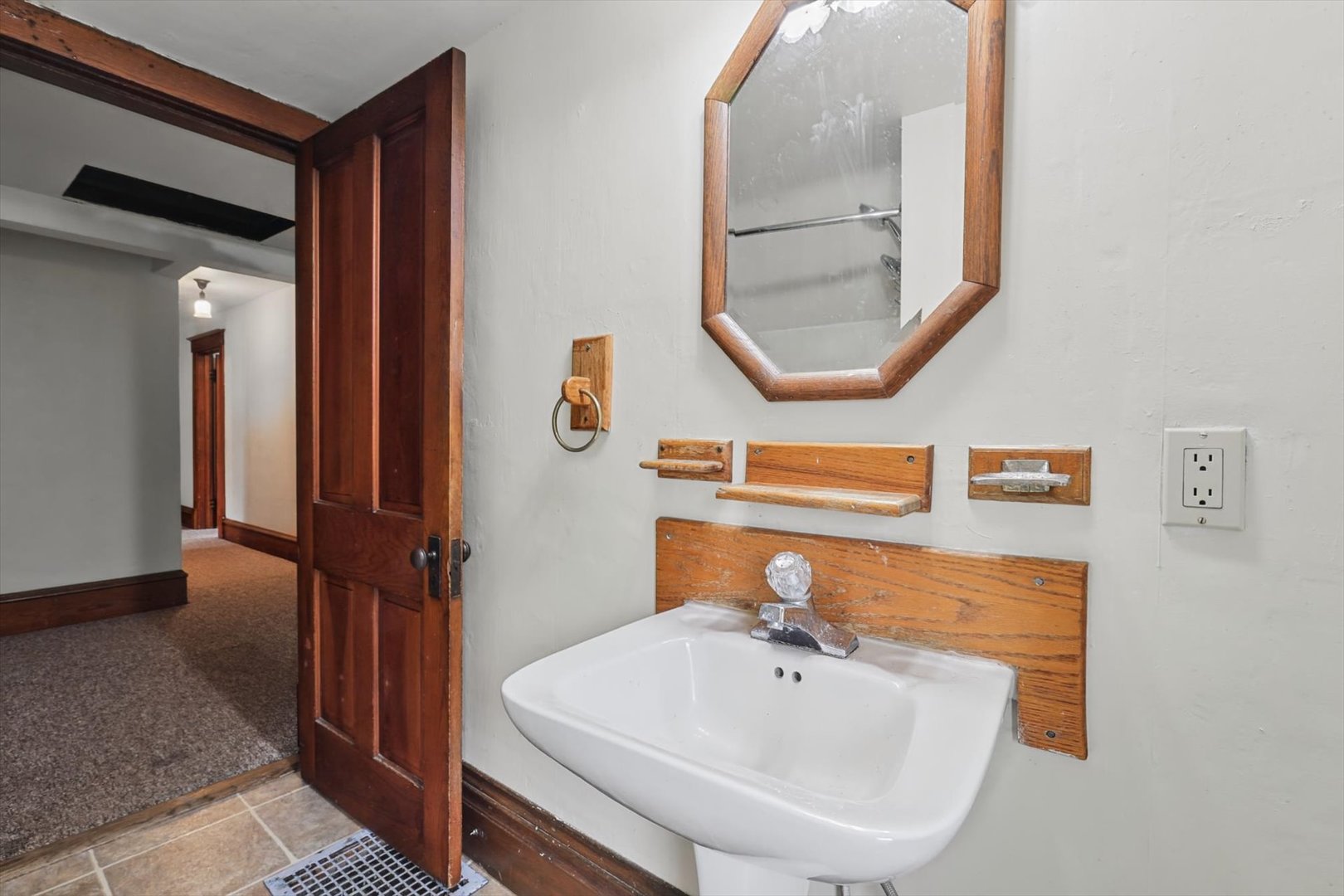 311 E Pells Street Property Photo 11