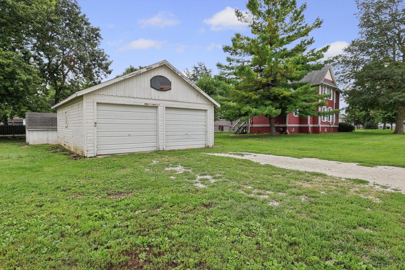 311 E Pells Street Property Photo 16