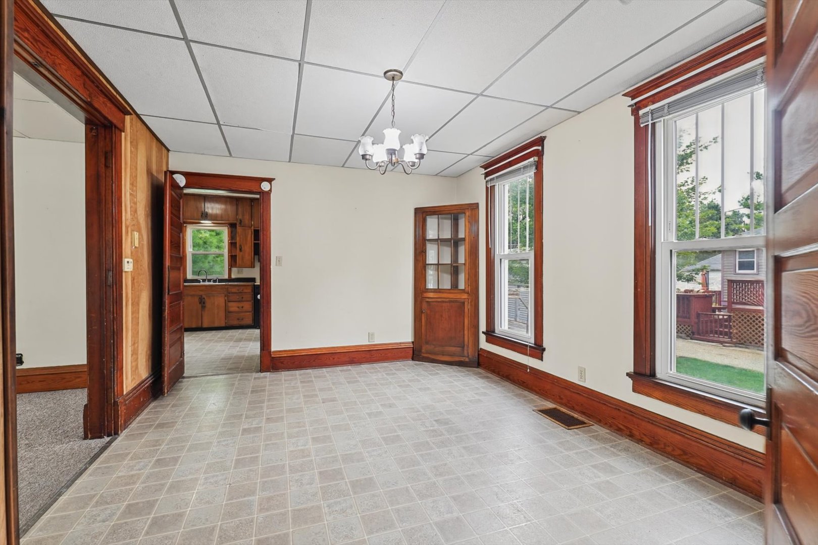 311 E Pells Street Property Photo 27