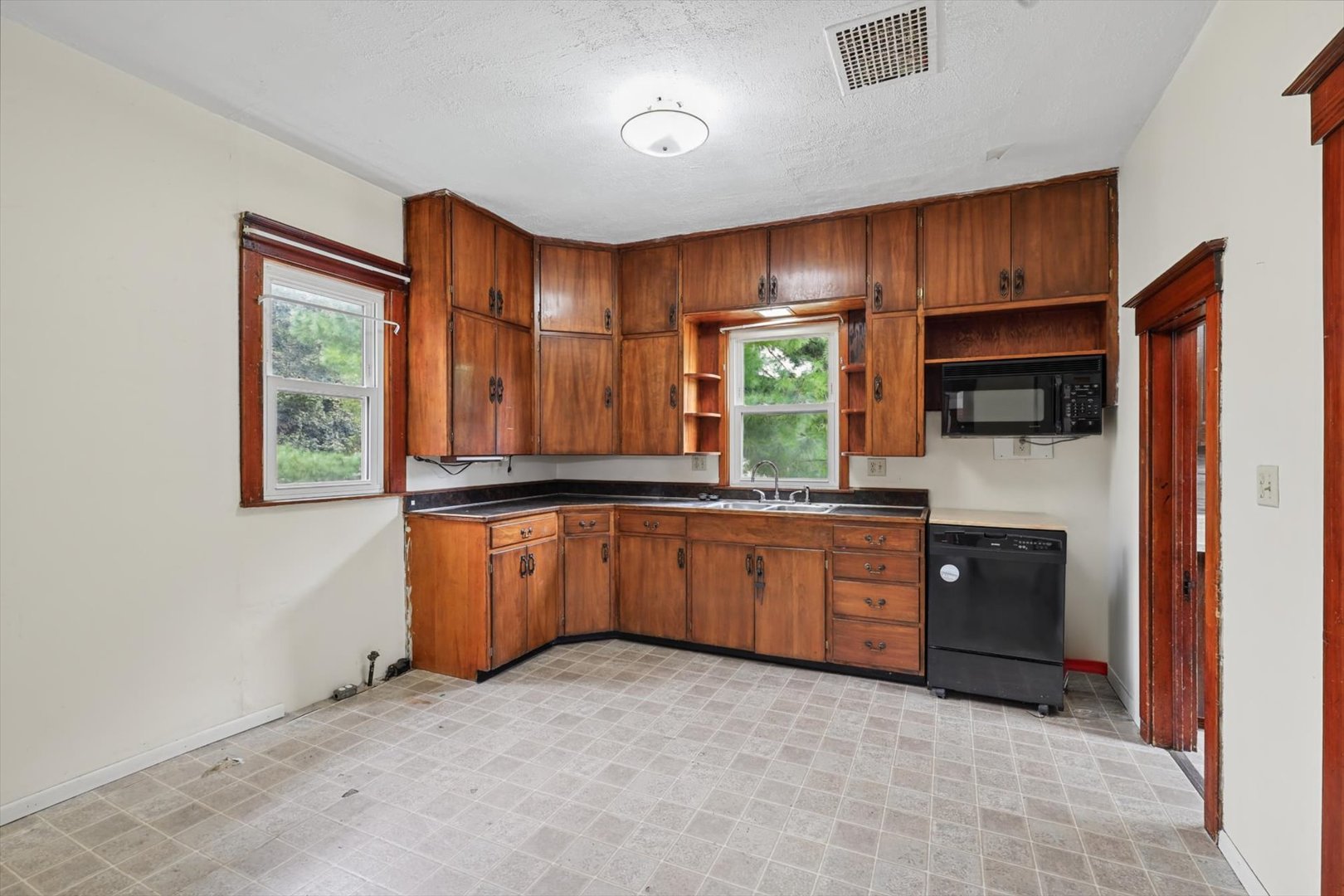 311 E Pells Street Property Photo 29